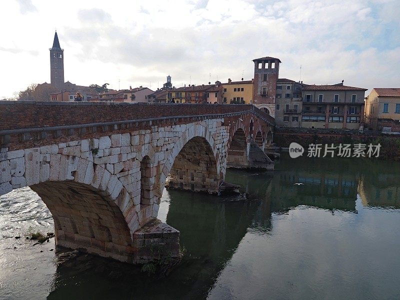 维罗纳和 Ponte Pietra